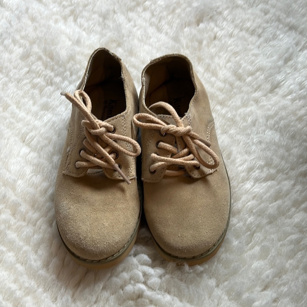 Boys shoes